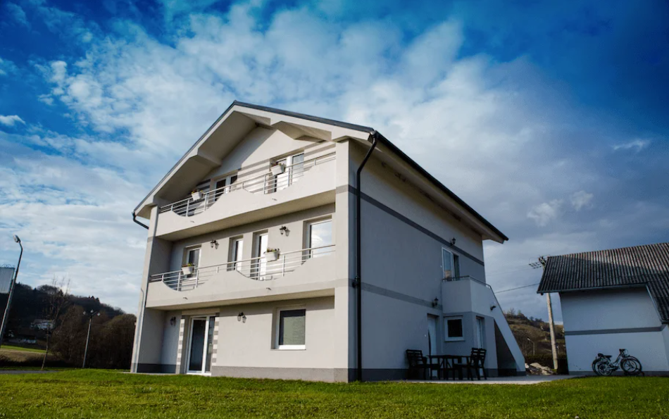 Apartmaji EMA building